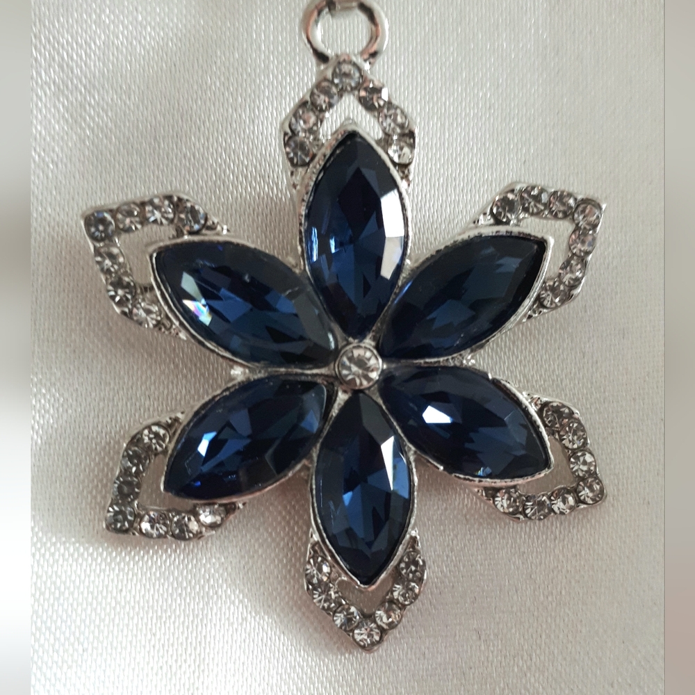 Pretty flower necklace set with earrings clear and blue crystal diamonds